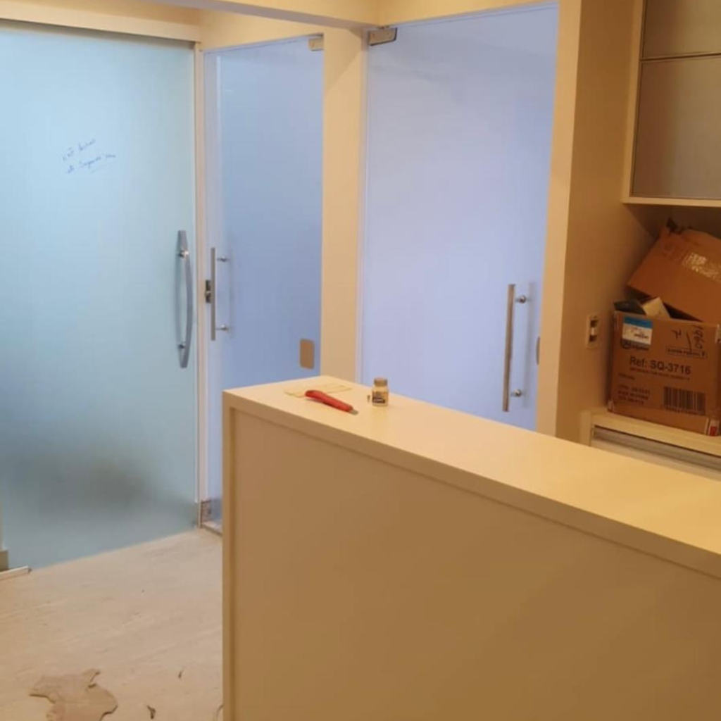 Porta de Blindex no lago norte - emage viadracaria (3)