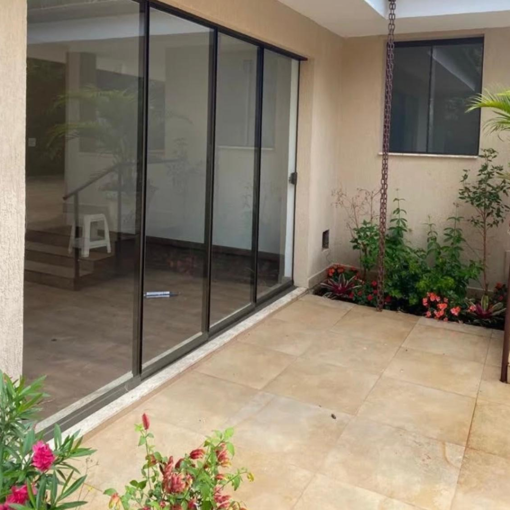 Porta de Blindex no lago norte - emage viadracaria (5)