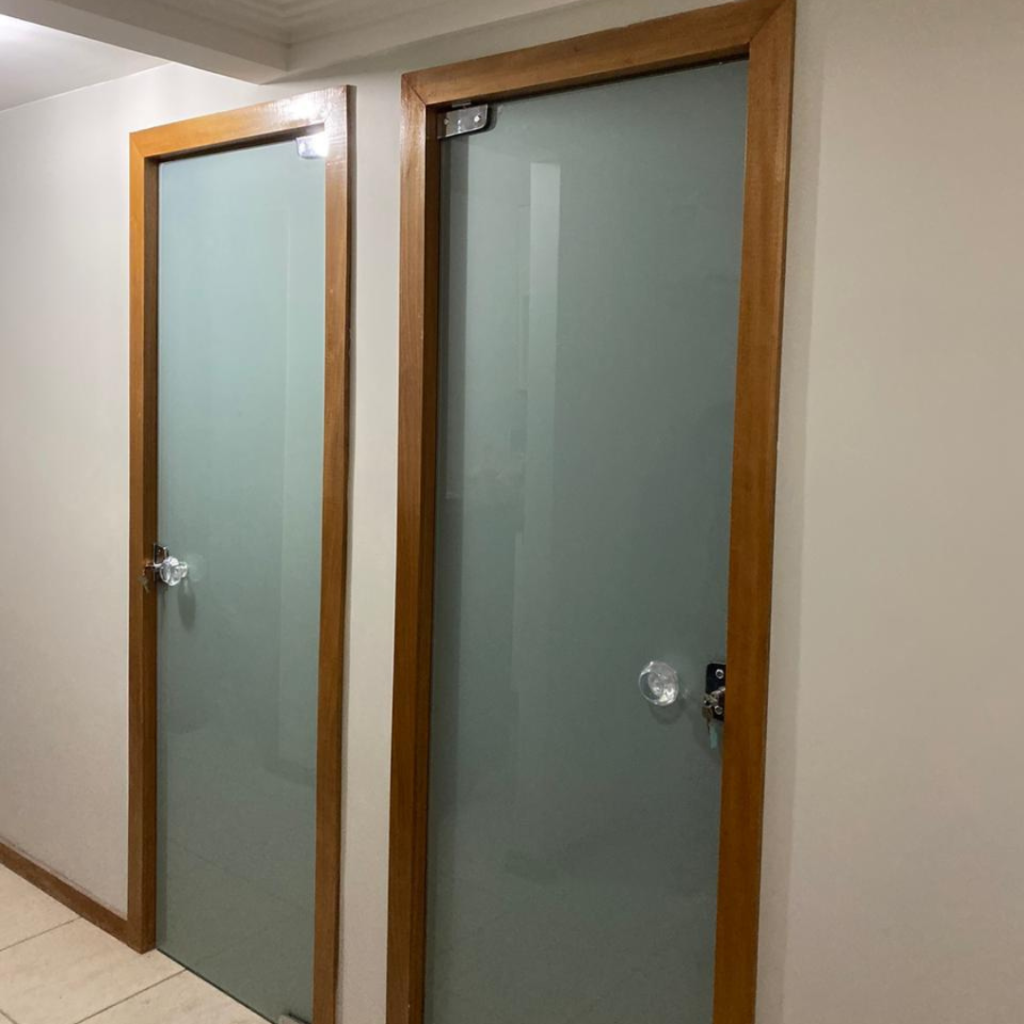 Porta de Blindex no lago norte - emage viadracaria (8)